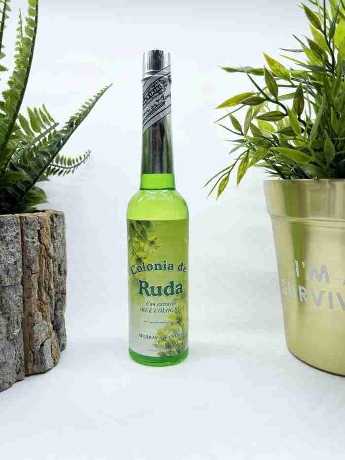 Agua esotérica de ruda