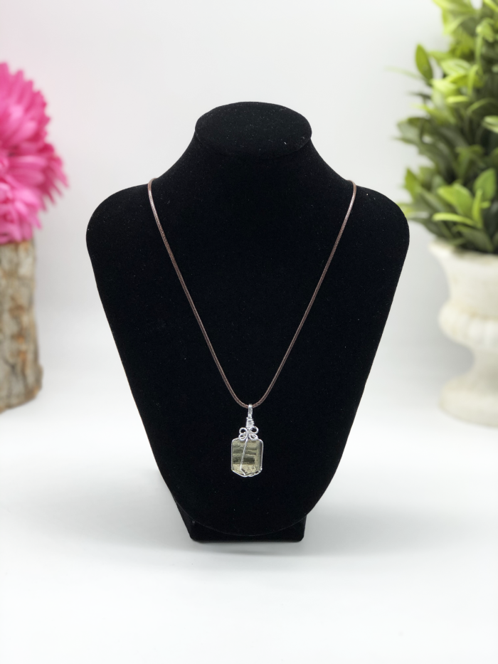 Colgante mineral en bruto