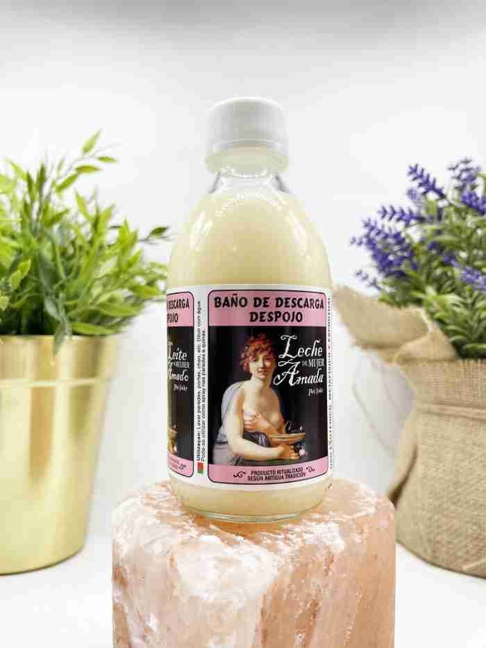 Baño descarga leche de mujer amada